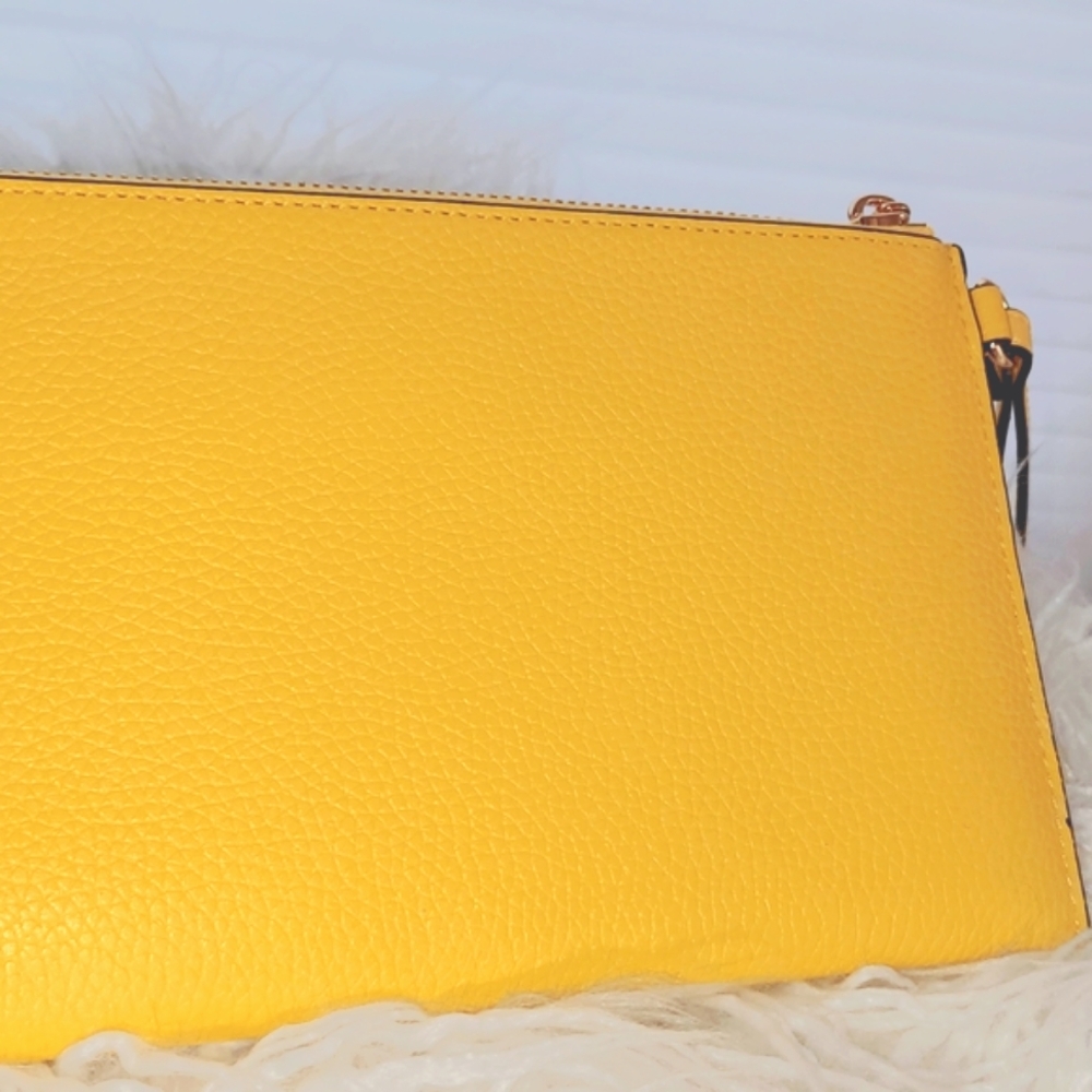 NEW NWT Michael Kors Large Wristlet Wallet Daisy Yellow Studded Pebble Leather - Picture 3 of 7